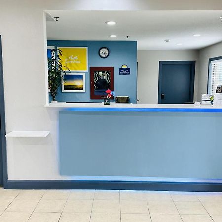 Days Inn & Suites By Wyndham Wynne Eksteriør bilde