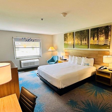 Days Inn & Suites By Wyndham Wynne Eksteriør bilde