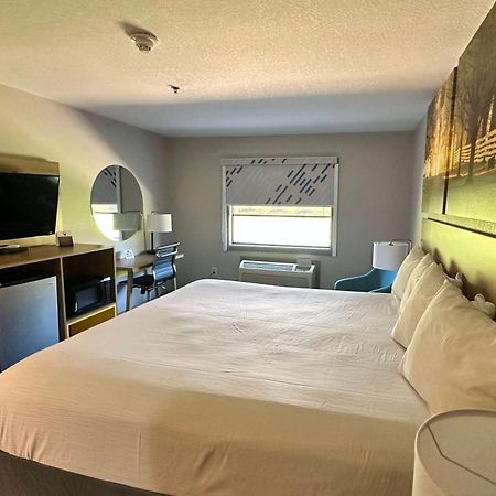Days Inn & Suites By Wyndham Wynne Eksteriør bilde