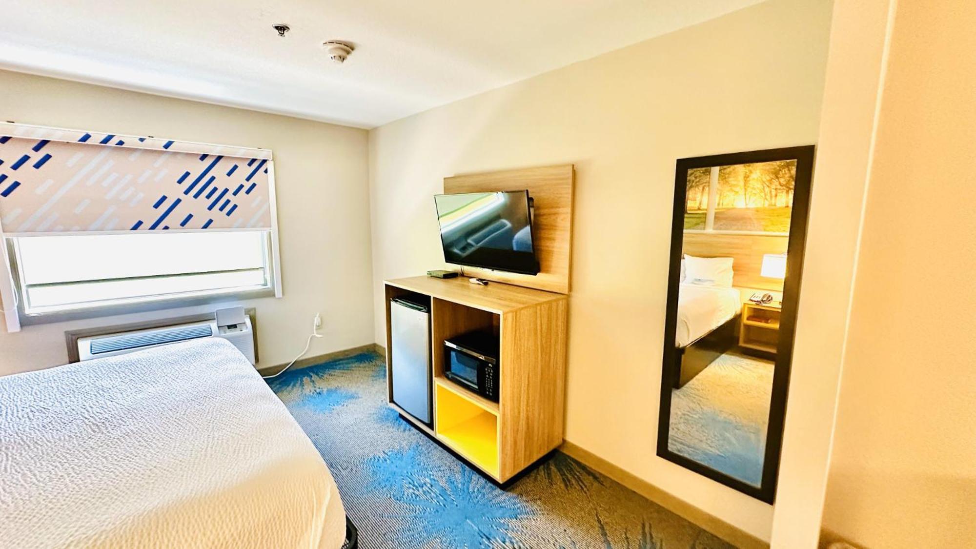 Days Inn & Suites By Wyndham Wynne Eksteriør bilde