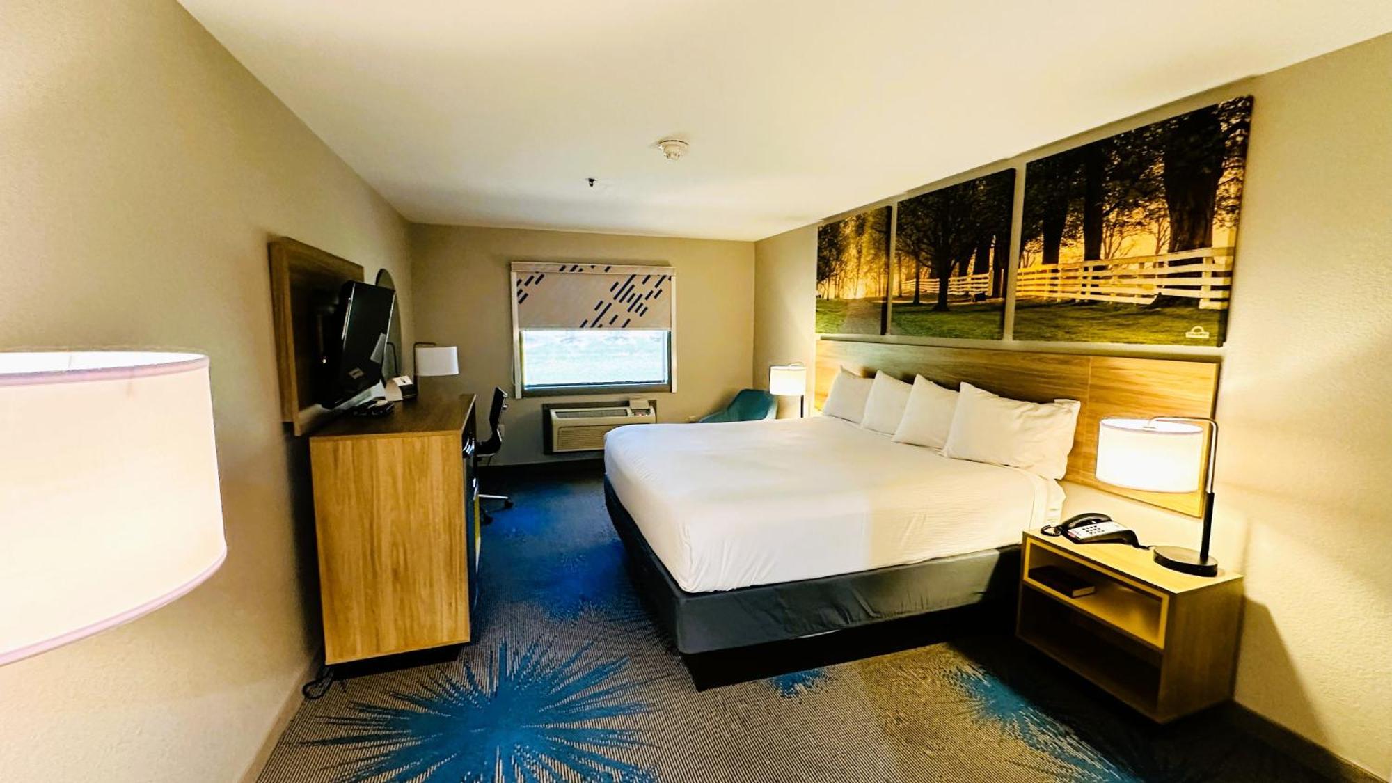 Days Inn & Suites By Wyndham Wynne Eksteriør bilde