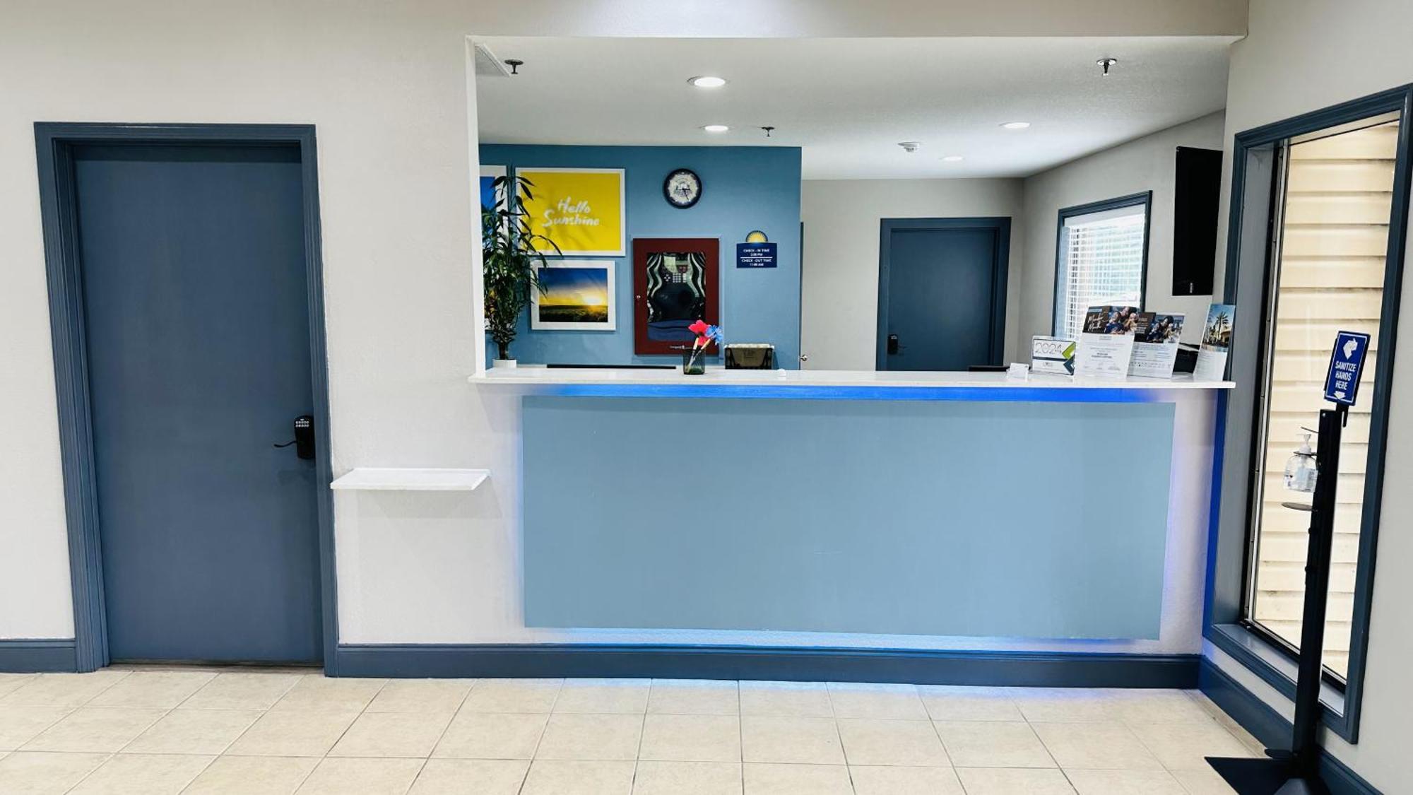Days Inn & Suites By Wyndham Wynne Eksteriør bilde