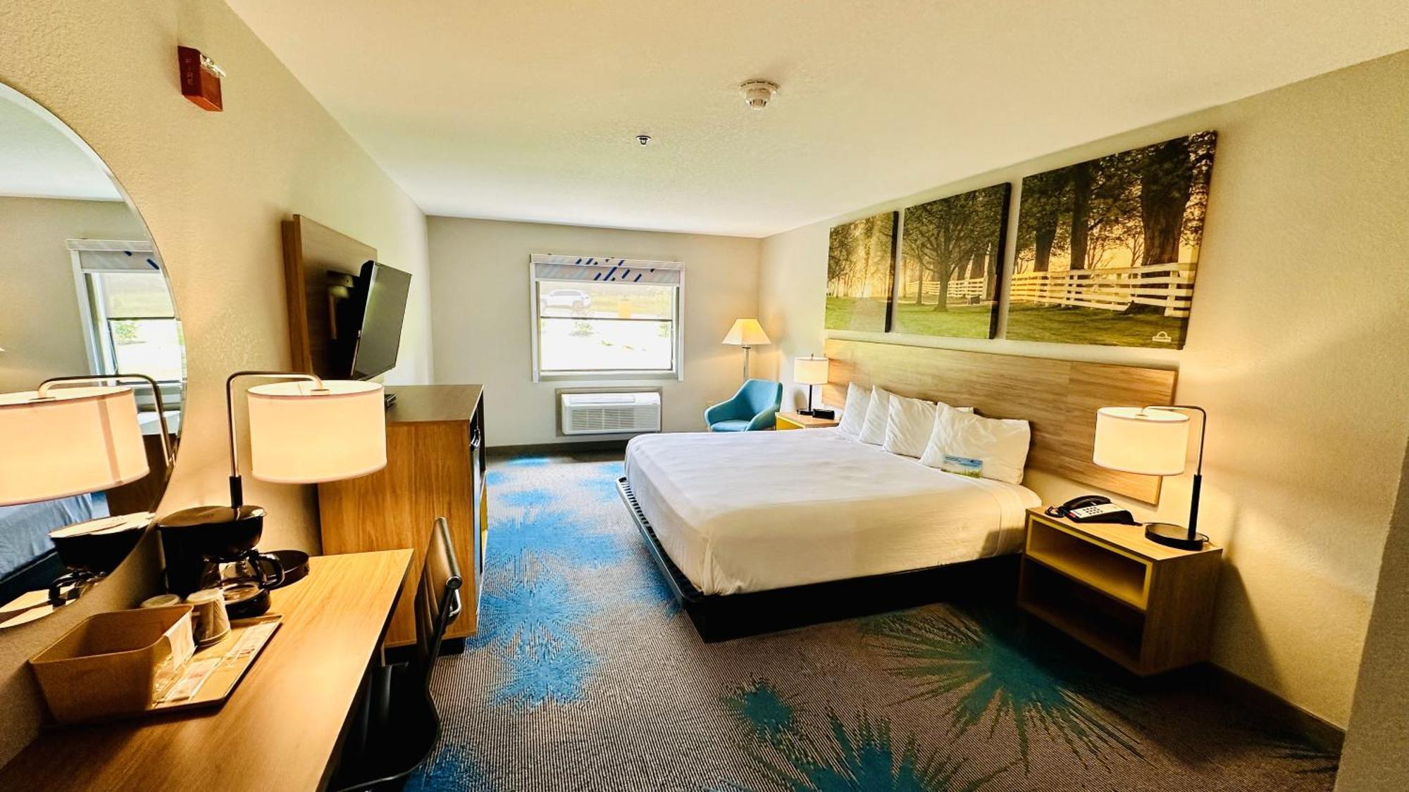 Days Inn & Suites By Wyndham Wynne Eksteriør bilde
