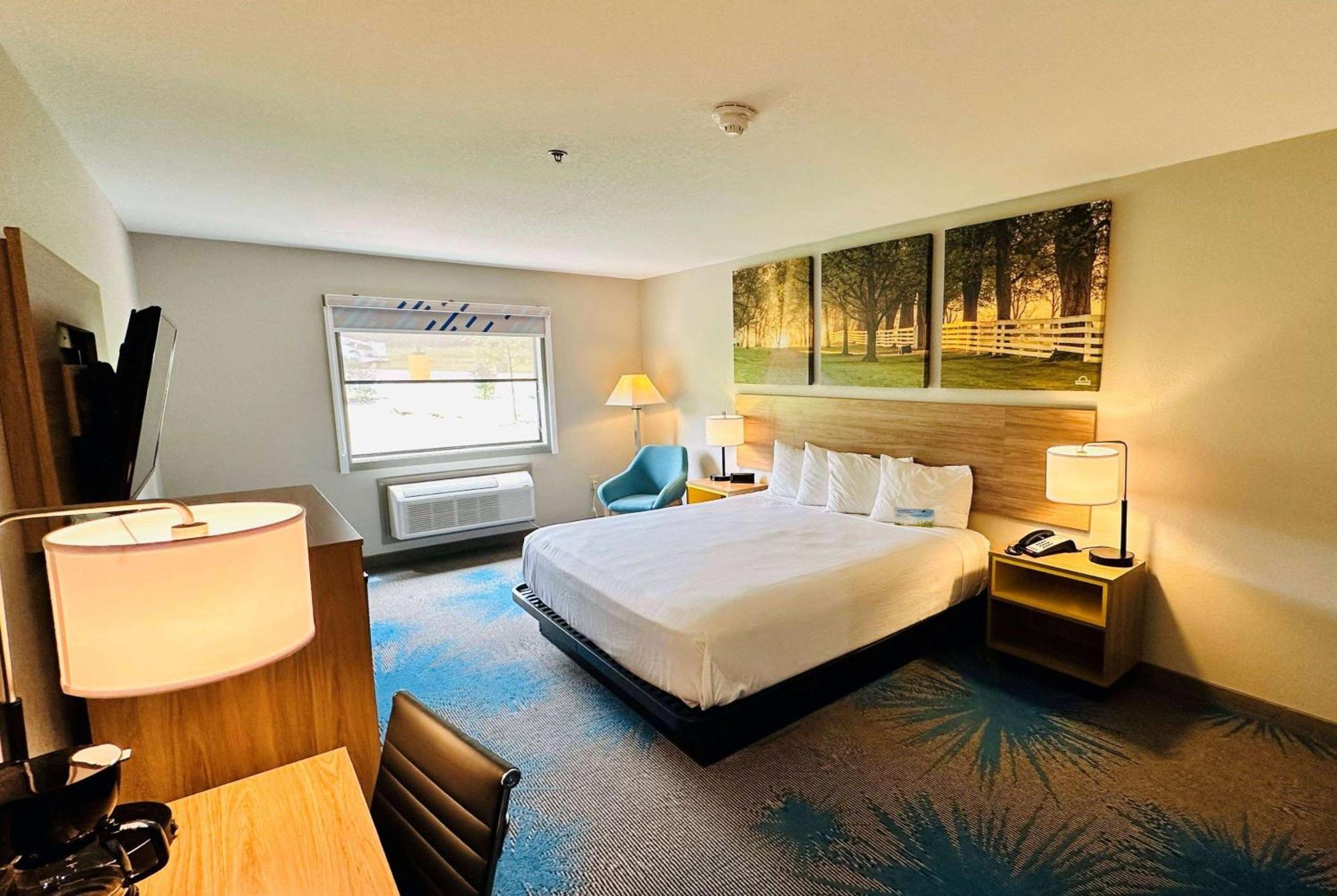 Days Inn & Suites By Wyndham Wynne Eksteriør bilde