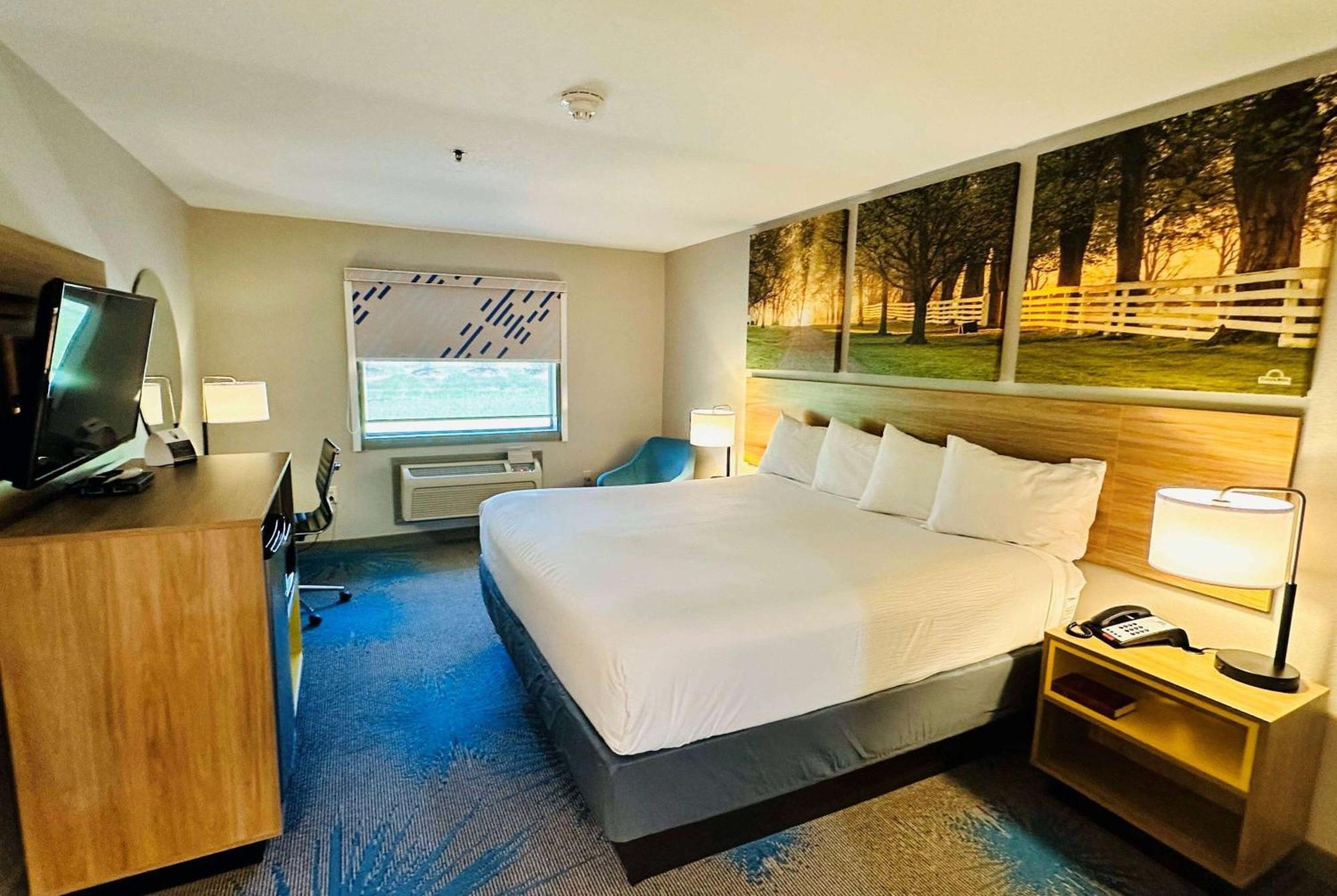 Days Inn & Suites By Wyndham Wynne Eksteriør bilde