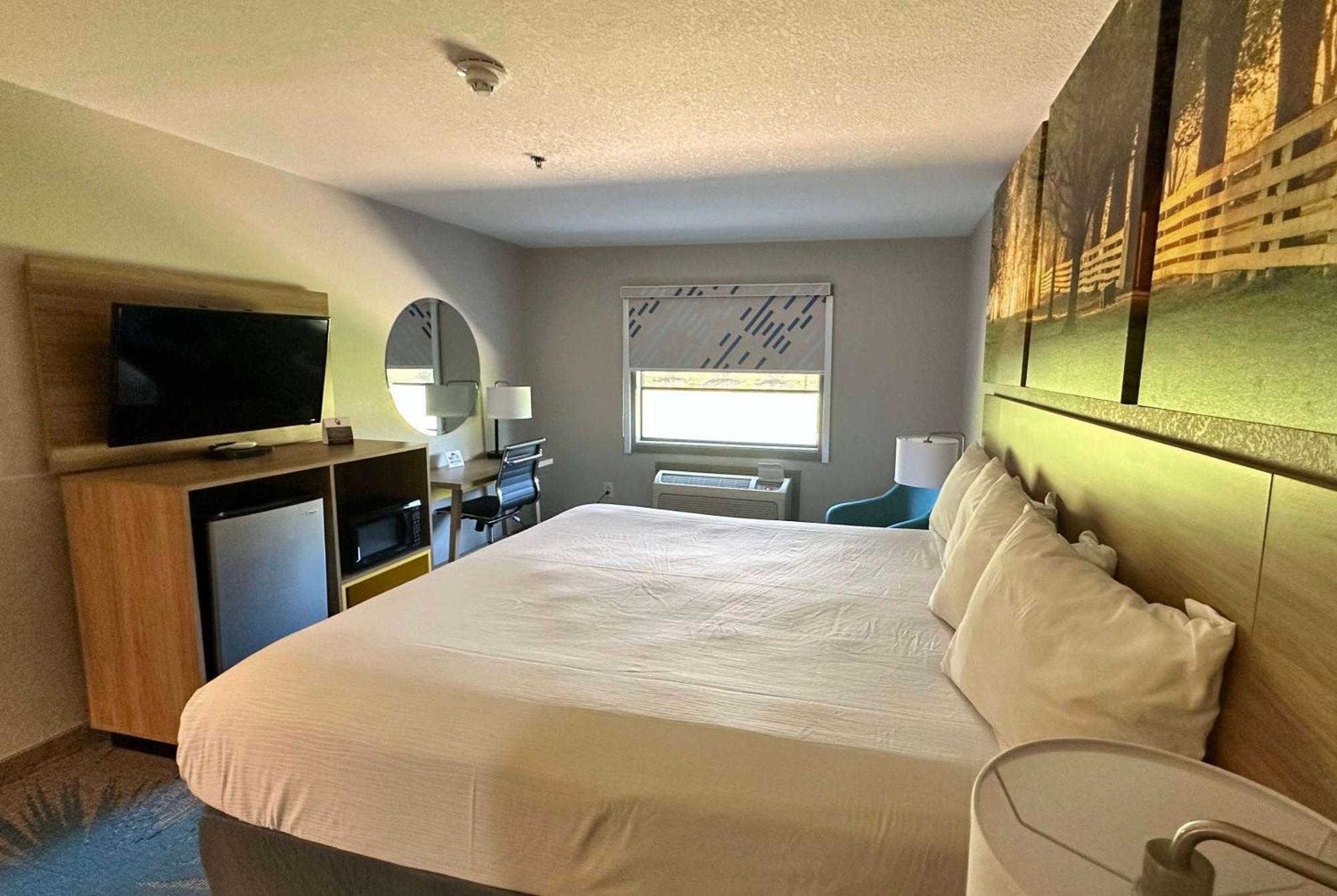 Days Inn & Suites By Wyndham Wynne Eksteriør bilde