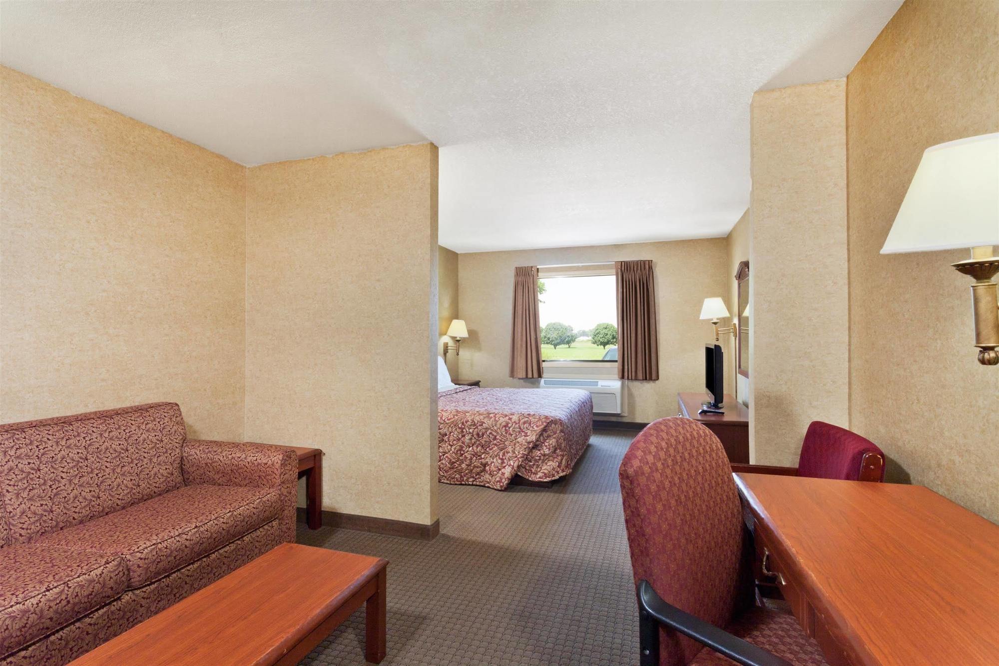 Days Inn & Suites By Wyndham Wynne Eksteriør bilde